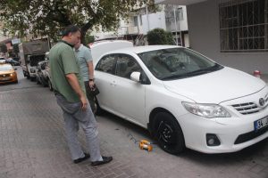 Park halindeki 10 aracın lastiği kesildi
