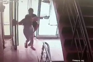 Öğretmen komşu genç kıza dehşeti yaşattı!