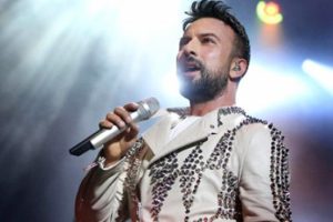 Tarkan'dan Kaz Dağları'ndaki ağaçların kesilmesine şarkılı tepki!