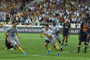 Yeni Malatyaspor 3 puanı 3 golle aldı