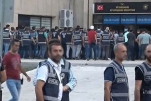 Üç belediye başkanı görevden uzaklaştırıldı