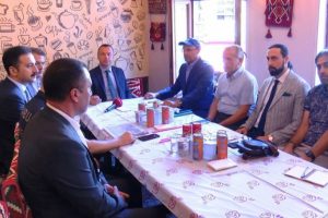 İBB ekipleri sağanakta zarara uğrayan Eminönü esnafıyla buluştu