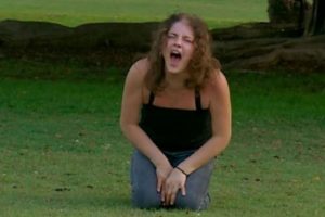 Tourette Sendromu teşhisi konulan kadın aşık olduğu için tedaviyi reddetti
