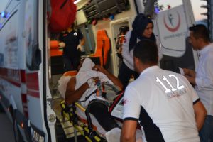 Husumetli aileler düğün salonunda kavga etti: 9 yaralı