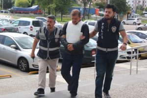 Kavga ettiği oğlunu bıçaklayan baba adliyeye sevk edildi