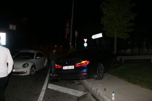 Ters yönden gelen cipe çarpmamak için kaldırıma çıktı