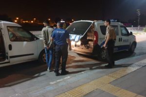 Bursa'da motosiklet hırsızlarını mahalle bekçileri yakaladı