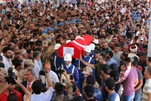 Şehit Uzman Çavuş'u binlerce kişi uğurladı
