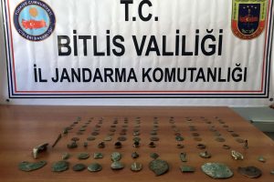 Tarihi eserleri jandarmaya satarken yakalandılar