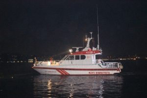 Beşiktaş'ta denize atlayan iki kişiden biri kayboldu