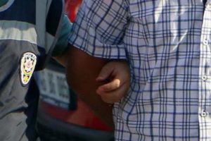 İzmir'de FETÖ'nün hücre evlerine operasyon: 14 gözaltı