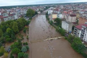 Samsun Valisi uyardı: Irmak çevresinden uzak durun