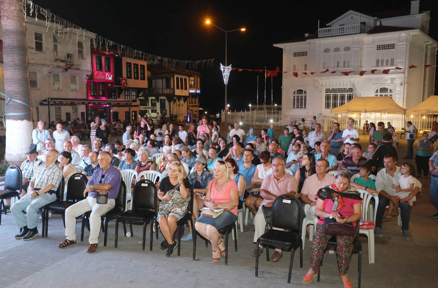 Bursa'da düzenlenen kitap fuarı çocukları drama ile tanıştırdı