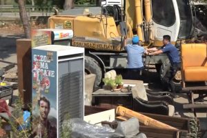 Bursa'da minibüsçüler tuvalet için ayaklandı! Kepçe kazmayı vurdu olaylar çıktı