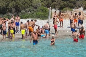 Denizde aniden fenalaşan turist kurtarılamadı