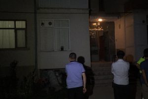 Tartıştığı kocasını keserle öldürdü