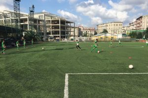 Futbolcuların antrenmanını izleyip, soyunma odasındaki eşyaları çaldı