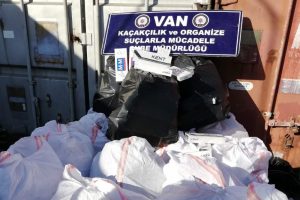 Van'da 15 bin paket kaçak sigara ele geçirildi