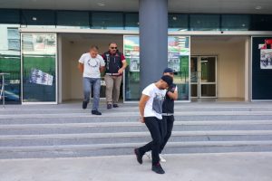 Bursa'da arabanın teybine saklanan uyuşturucu keskin burun Rona'ya takıldı
