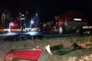 Hurdaya dönen otomobilde can verdi