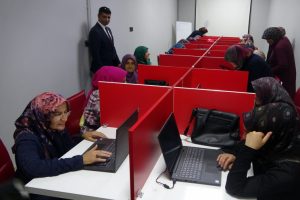 Bursa Orhanelili kadınlar interneti öğreniyor