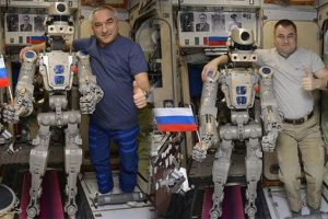 Uzaya gönderilen ilk insansı robot dünyaya döndü