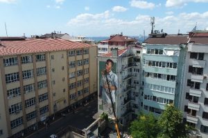 Dev duvarları ve kaldırımları süsleyen resimler havadan görüntülendi