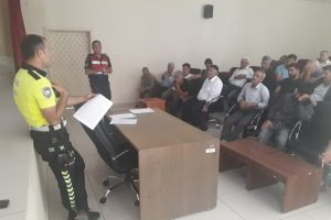 Servis sürücülerine seminer