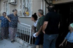 Genç kız, down sendromlu kardeşini rehin aldı!