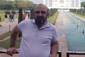 İş yerinin çatısından düşüp öldü