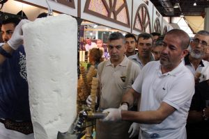 20 dakikada 250 kilo dondurma tükendi