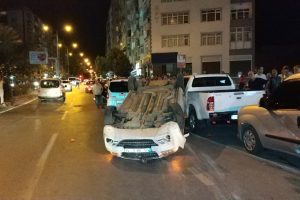 Samsun'da alt geçit çıkışında otomobil takla attı: 3 yaralı