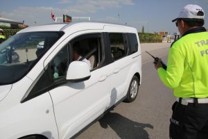 Balıkesir'de polis sürücülere alkol denetimi yaptı