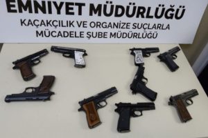 Otobüste 9 tabancayla yakalanan şüpheli tutuklandı