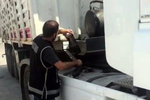 Kızaklı zula: Bin 350 paket kaçak sigara ele geçirildi