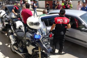 Bursa'da polis ekipleri okulların çevresinde denetimlerini artırdı