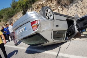Bursa plakalı otomobil takla attı