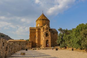 Yerli ve yabancı turistlerin uğrak mekanı: Akdamar