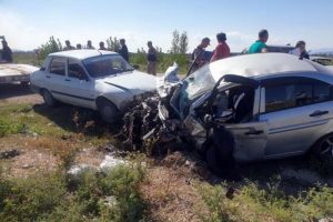 3 araç birbirine girdi: 3 ölü, 4 yaralı
