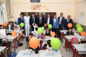 Mersin'de ilk ders zili çaldı