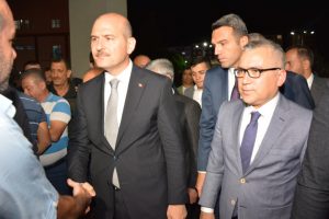İçişleri Bakanı Süleyman Soylu, yaralı emniyet müdürünü ziyaret etti