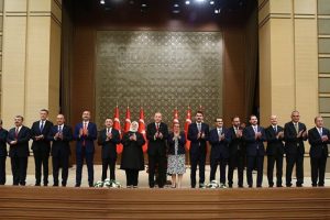 'En az 7 bakan değişecek' iddiası