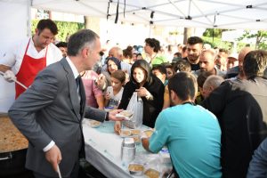 Bursa'da 2 bin kişilik aşure ikramı