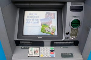Hesaplarına yanlışlıkla 120 bin dolar yatırılan çifte mahkeme şoku
