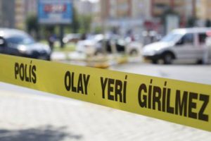 Yatağında kafasından vurulmuş halde bulundu