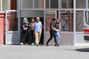 Kız lisesinde panik: Pencereden atlamaya çalıştı
