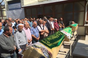 Nişan dönüşü kazada ölen anne ve çocukları, toprağa verildi