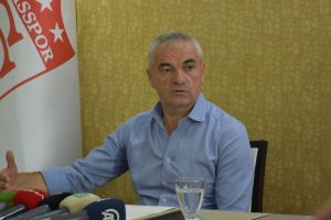 Rıza Çalımbay: VAR'ın başında olanlar maç yönetmemeli