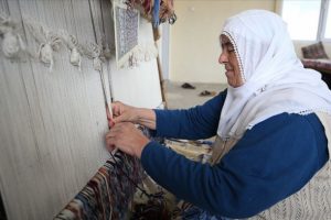 Halı tezgahında geçen 61 yıl
