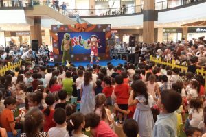 Niloya, Piazza'da çocuklarla buluştu